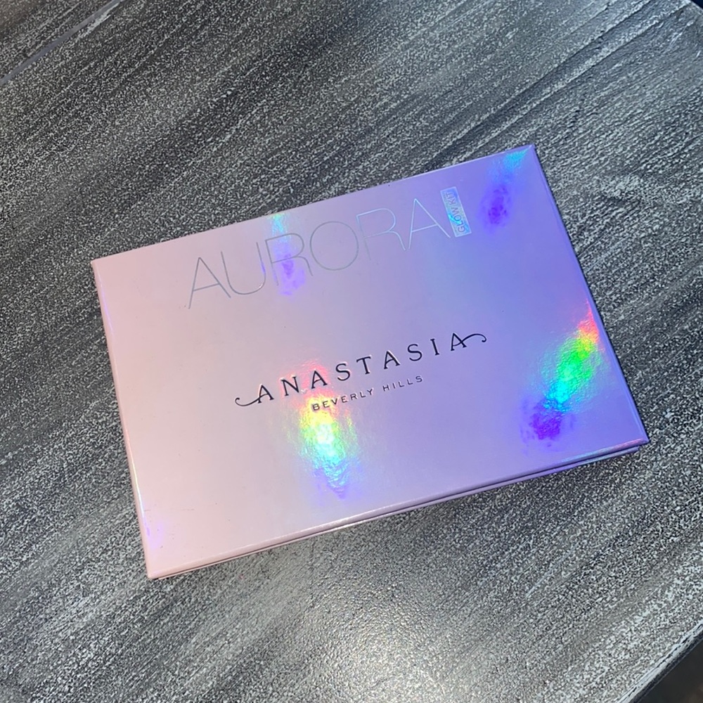 3/$20 Anastasia Aurora Highlighter Palette